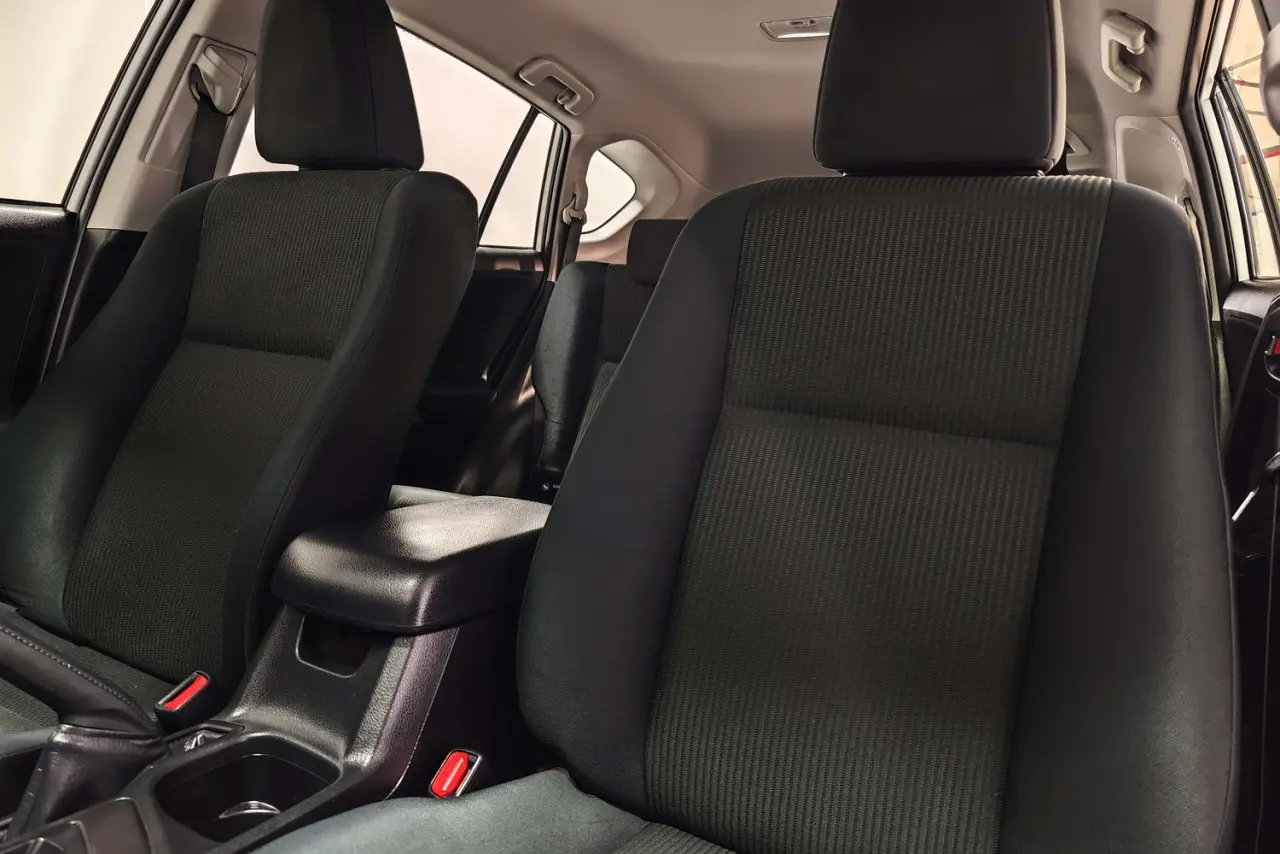 2017 Toyota RAV4 Gallery Image 15