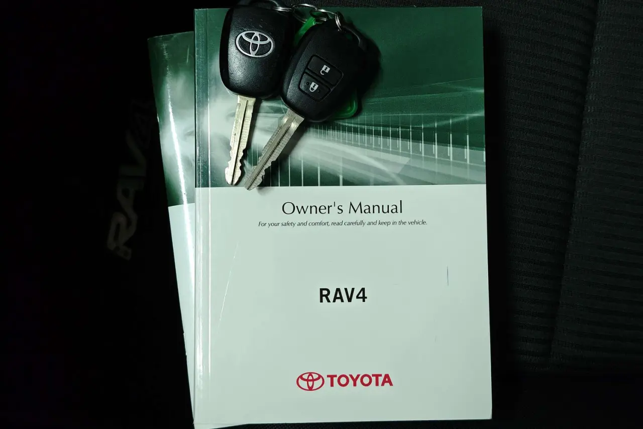 2017 Toyota RAV4 Gallery Image 21