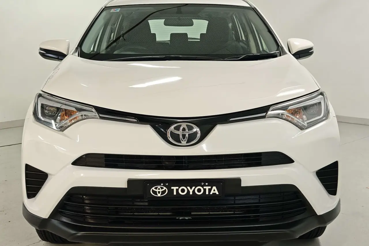 2017 Toyota RAV4 Gallery Image 3