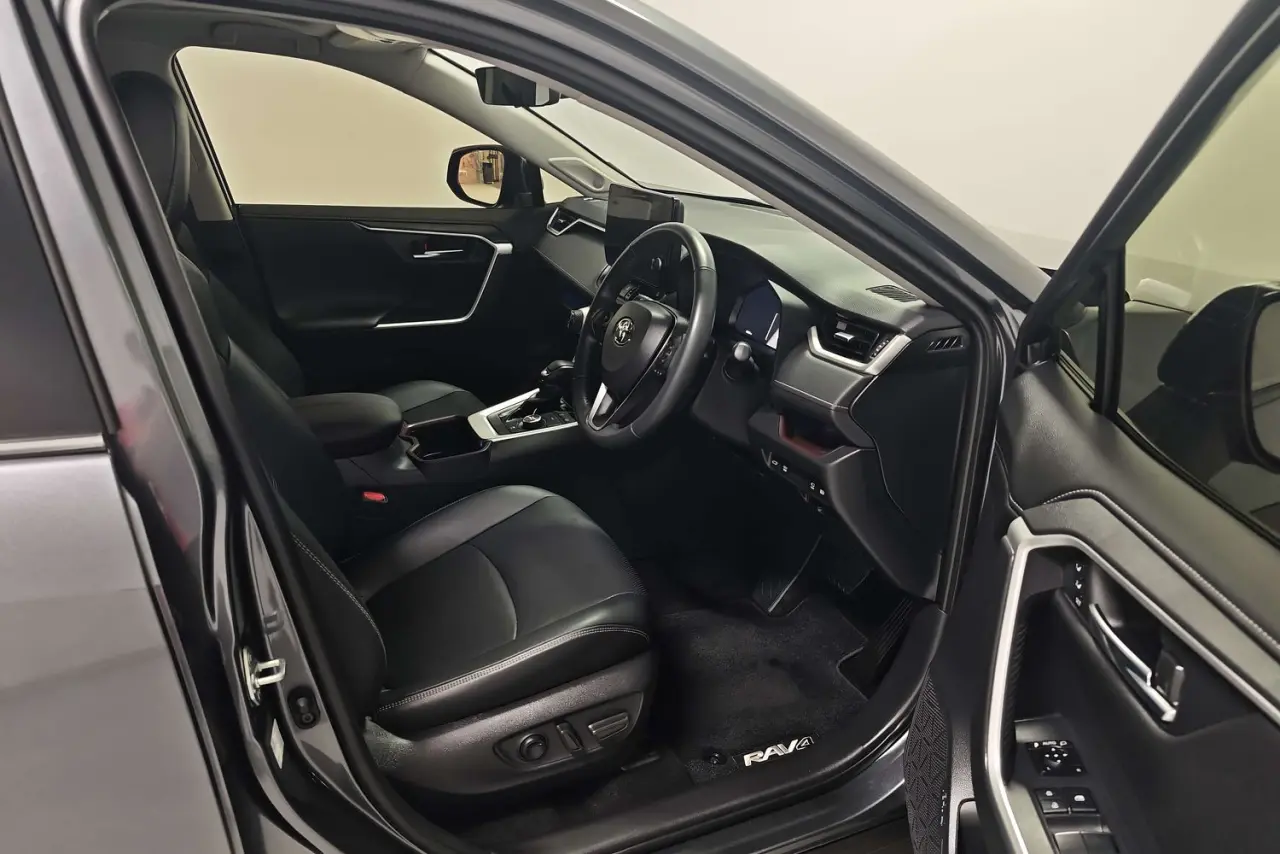 2024 Toyota RAV4 Gallery Image 10