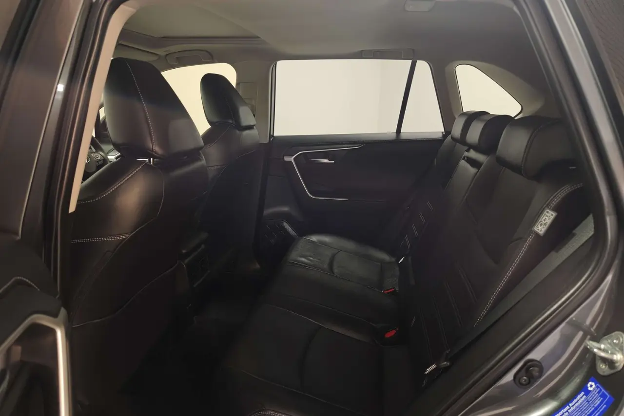 2024 Toyota RAV4 Gallery Image 13