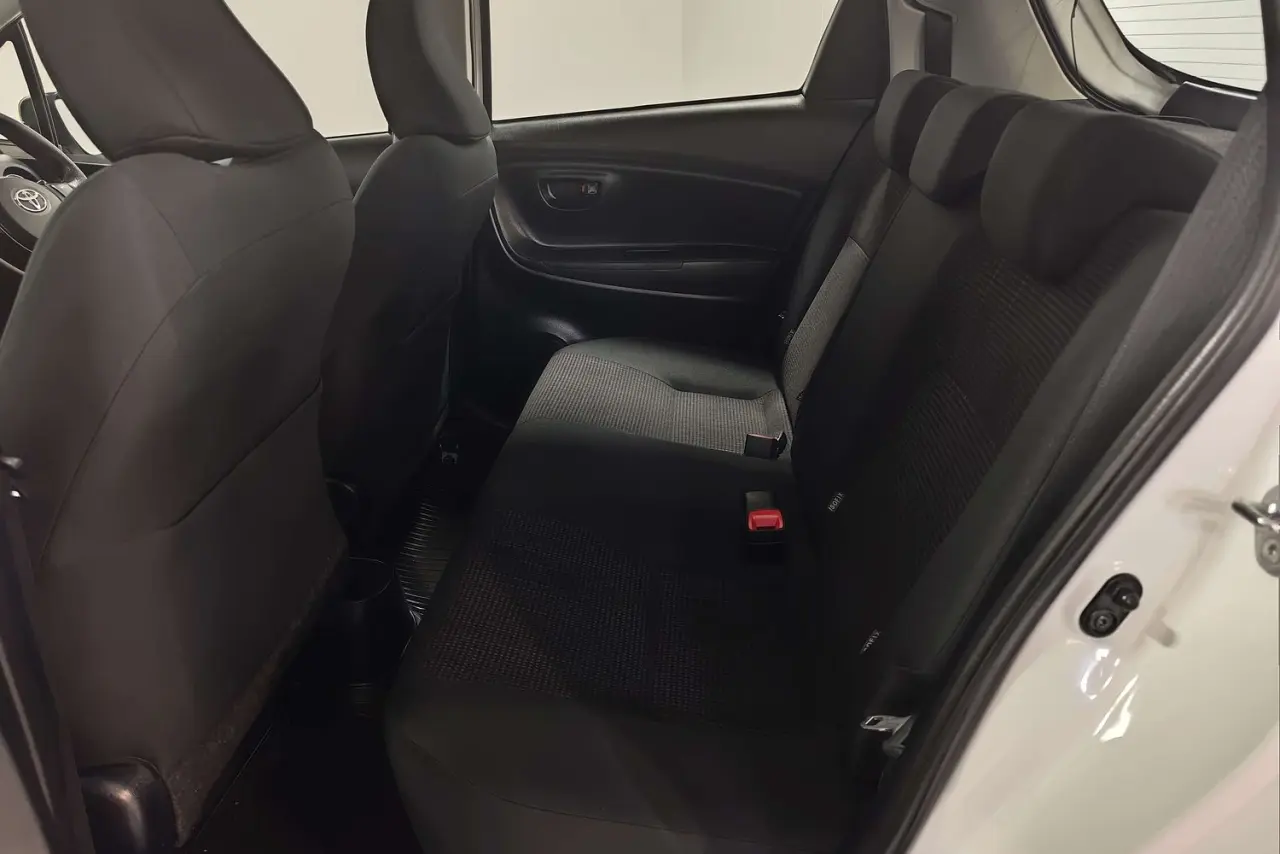 2019 Toyota Yaris Gallery Image 13