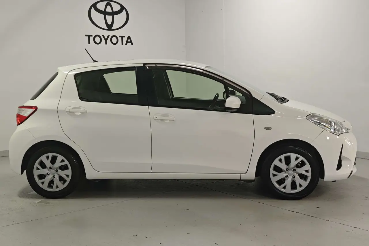 2019 Toyota Yaris Gallery Image 4