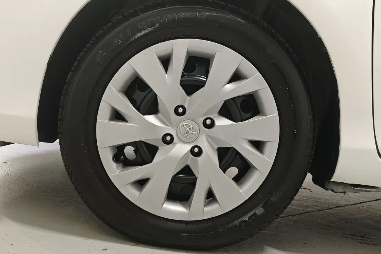 2019 Toyota Yaris Gallery Image 5