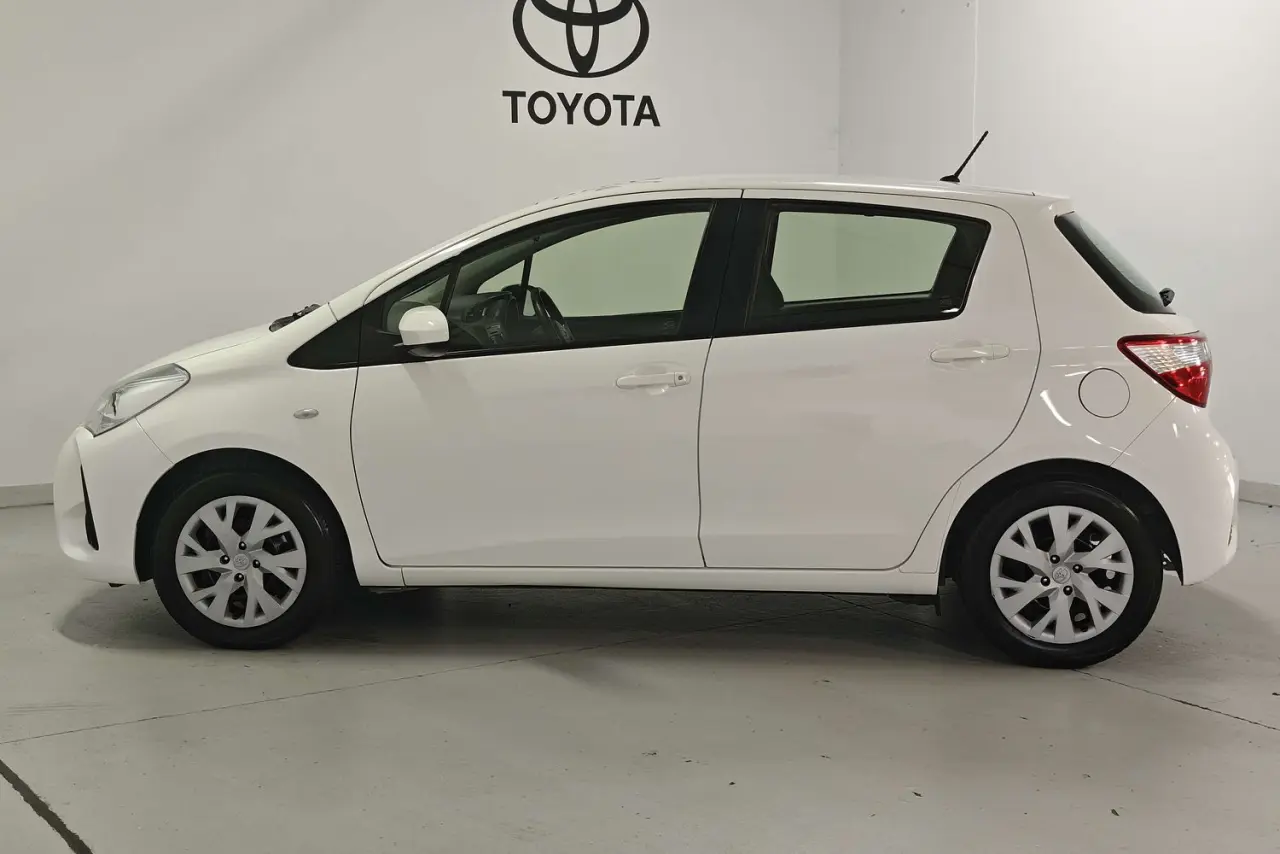 2019 Toyota Yaris Gallery Image 9