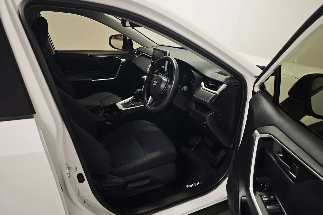 2021 Toyota RAV4 Gallery Image 10