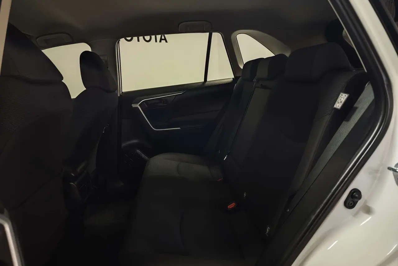 2021 Toyota RAV4 Gallery Image 13