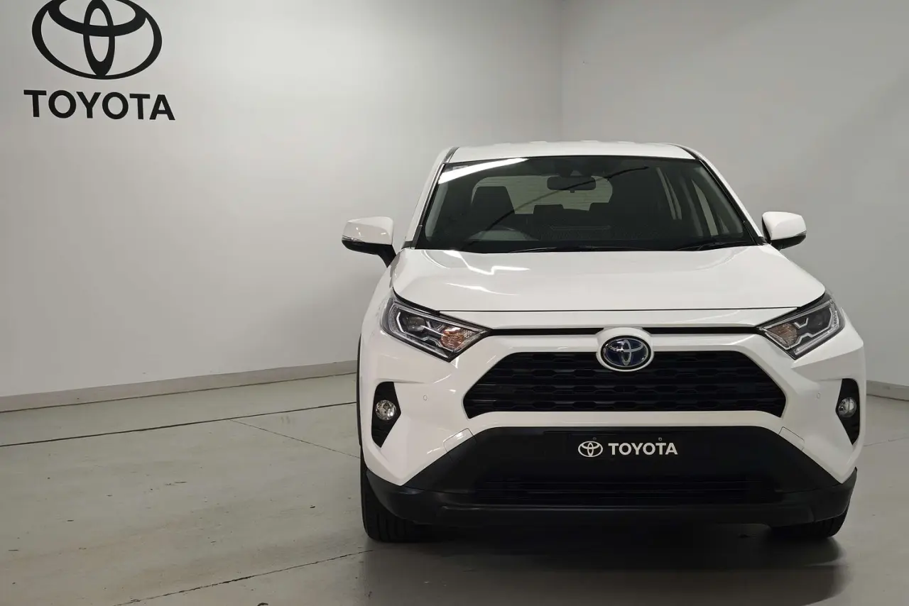 2021 Toyota RAV4 Gallery Image 2