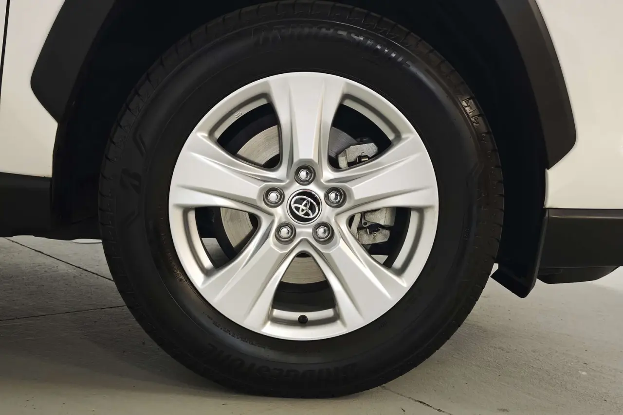 2021 Toyota RAV4 Gallery Image 5