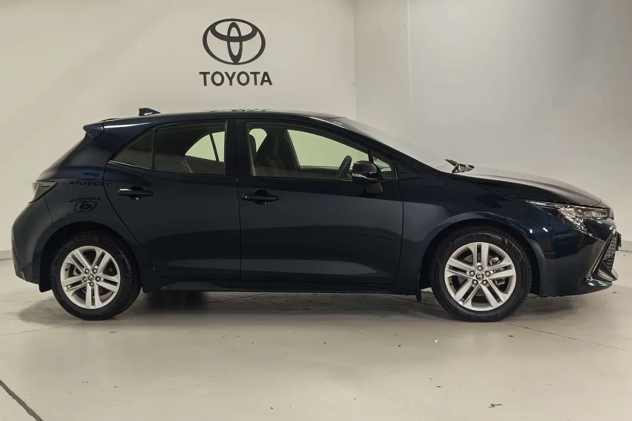 2018 Toyota Corolla Gallery Image 4