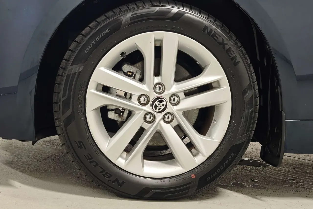 2018 Toyota Corolla Gallery Image 5