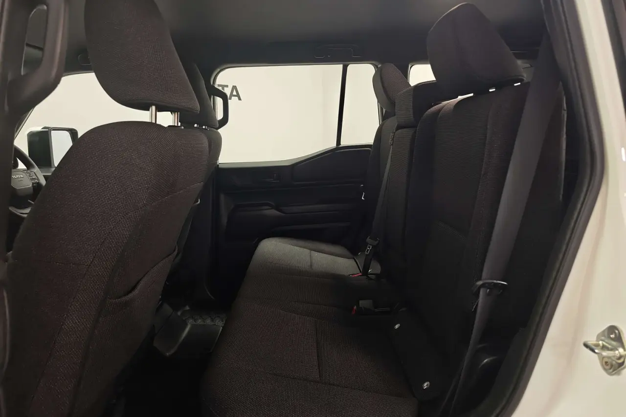 2025 Toyota Landcruiser Prado Gallery Image 13