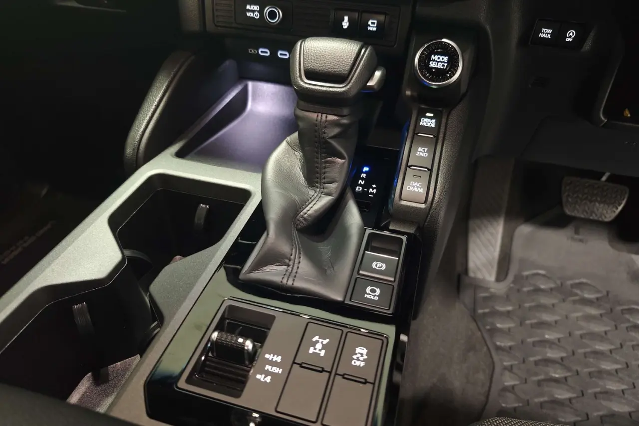 2025 Toyota Landcruiser Prado Gallery Image 19