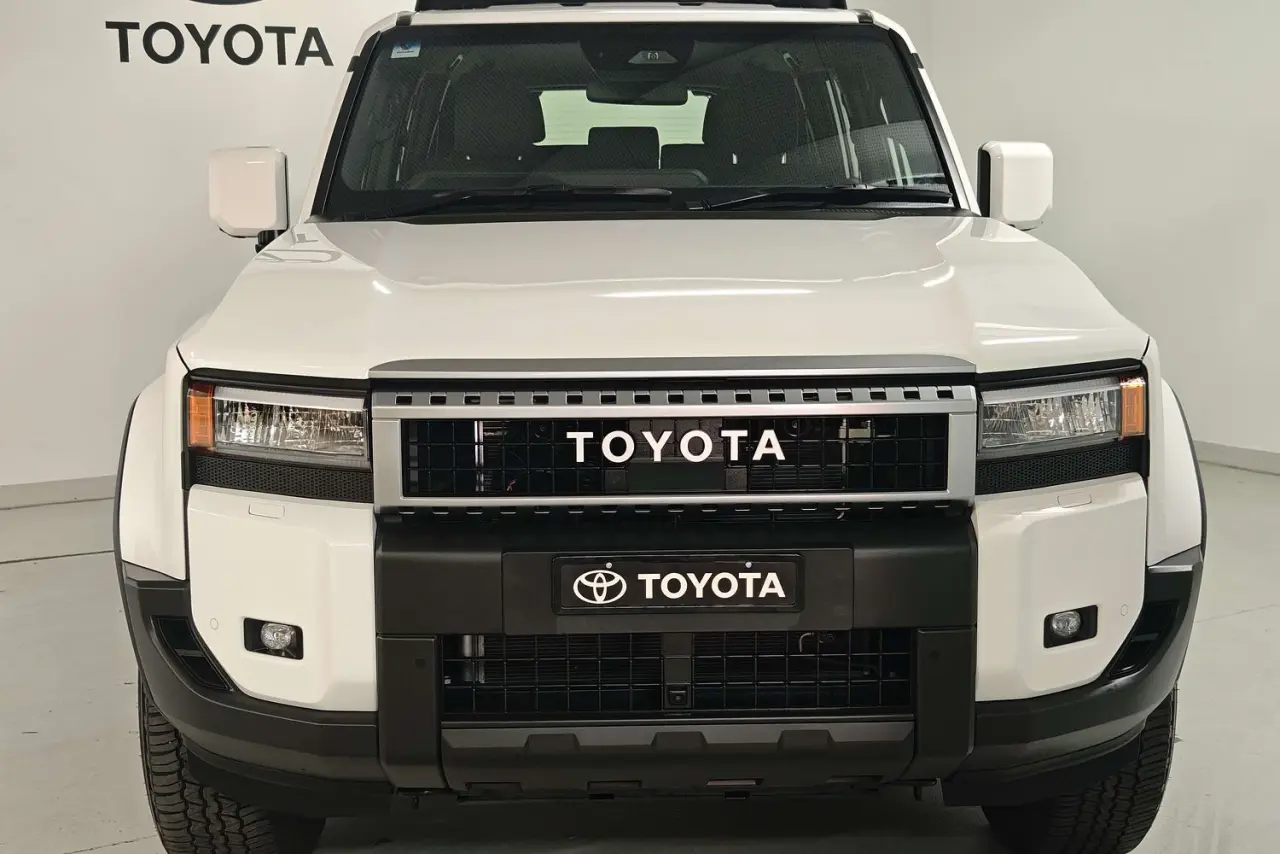 2025 Toyota Landcruiser Prado Gallery Image 3
