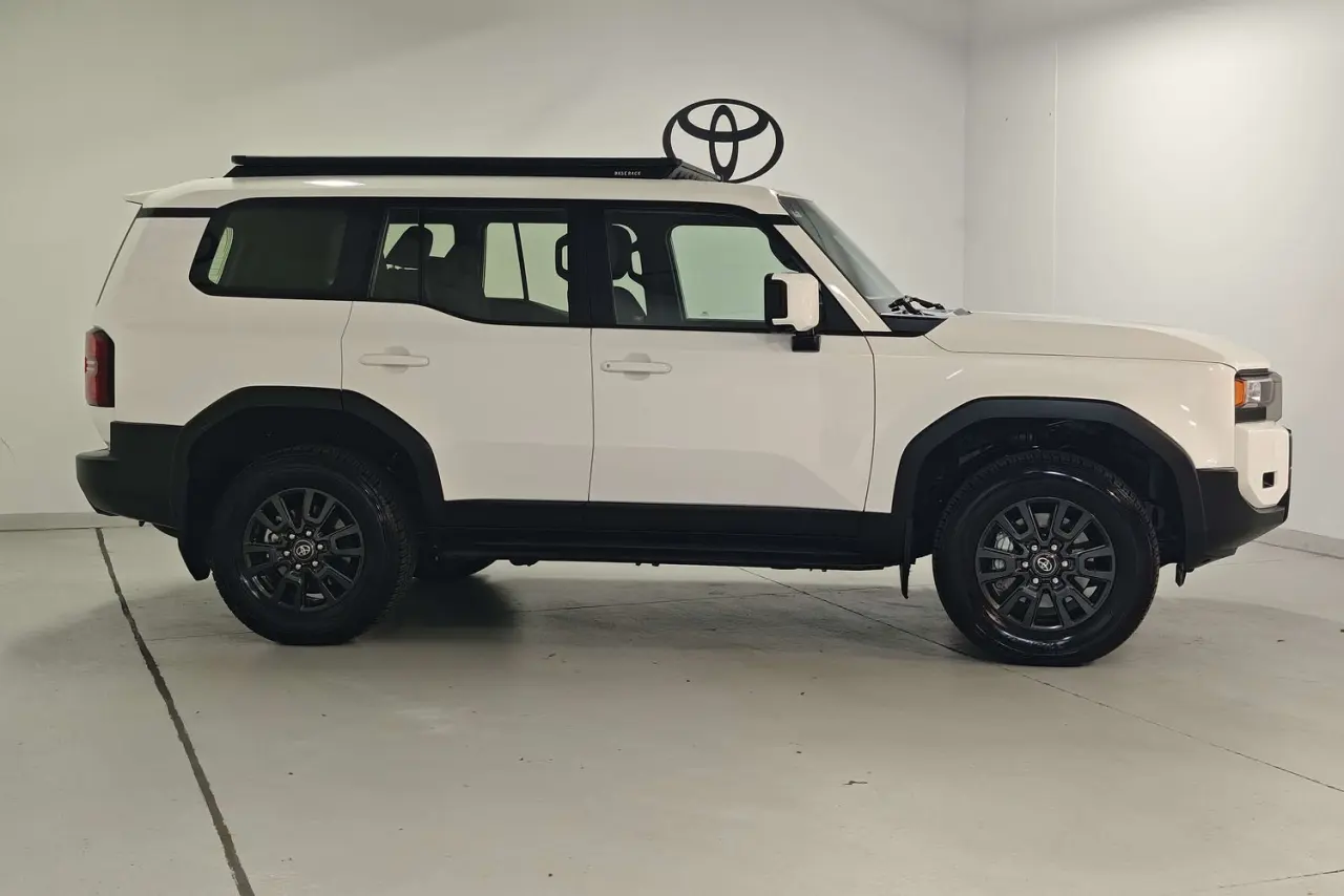 2025 Toyota Landcruiser Prado Gallery Image 4