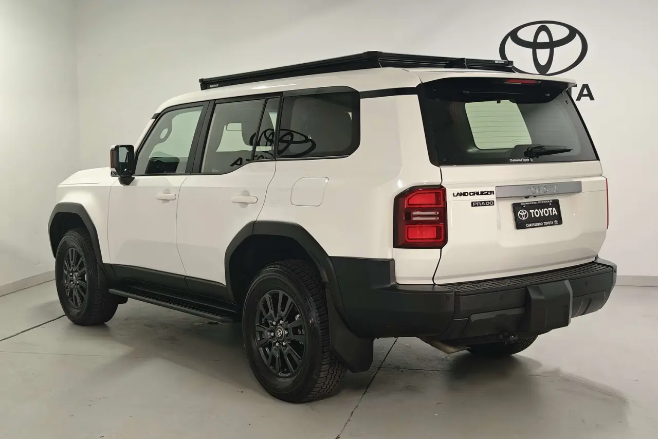 2025 Toyota Landcruiser Prado Gallery Image 6