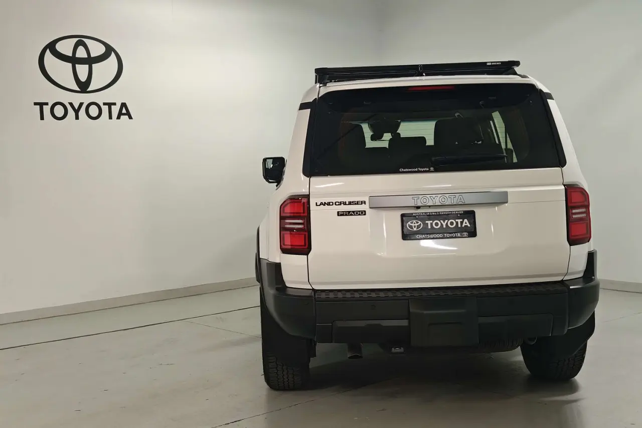 2025 Toyota Landcruiser Prado Gallery Image 7
