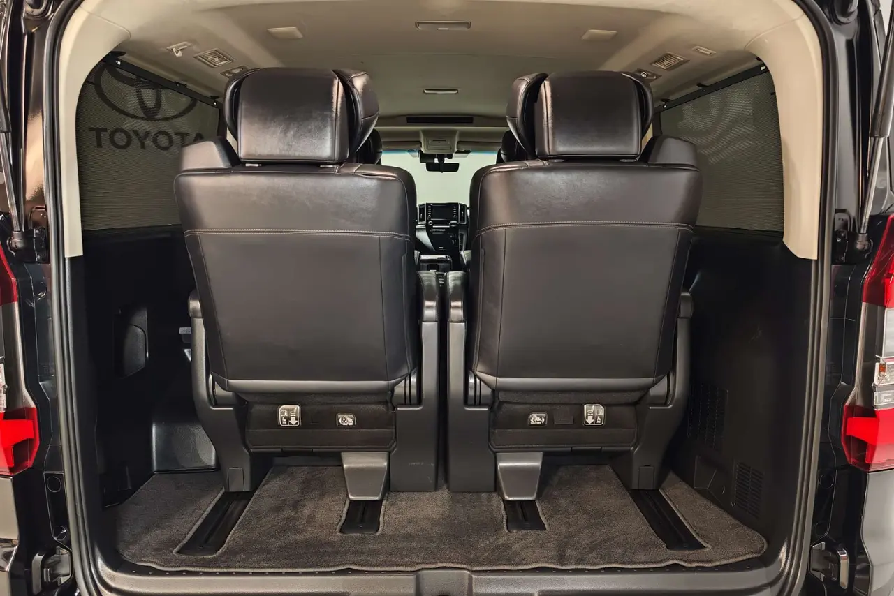 2020 Toyota Granvia Gallery Image 13