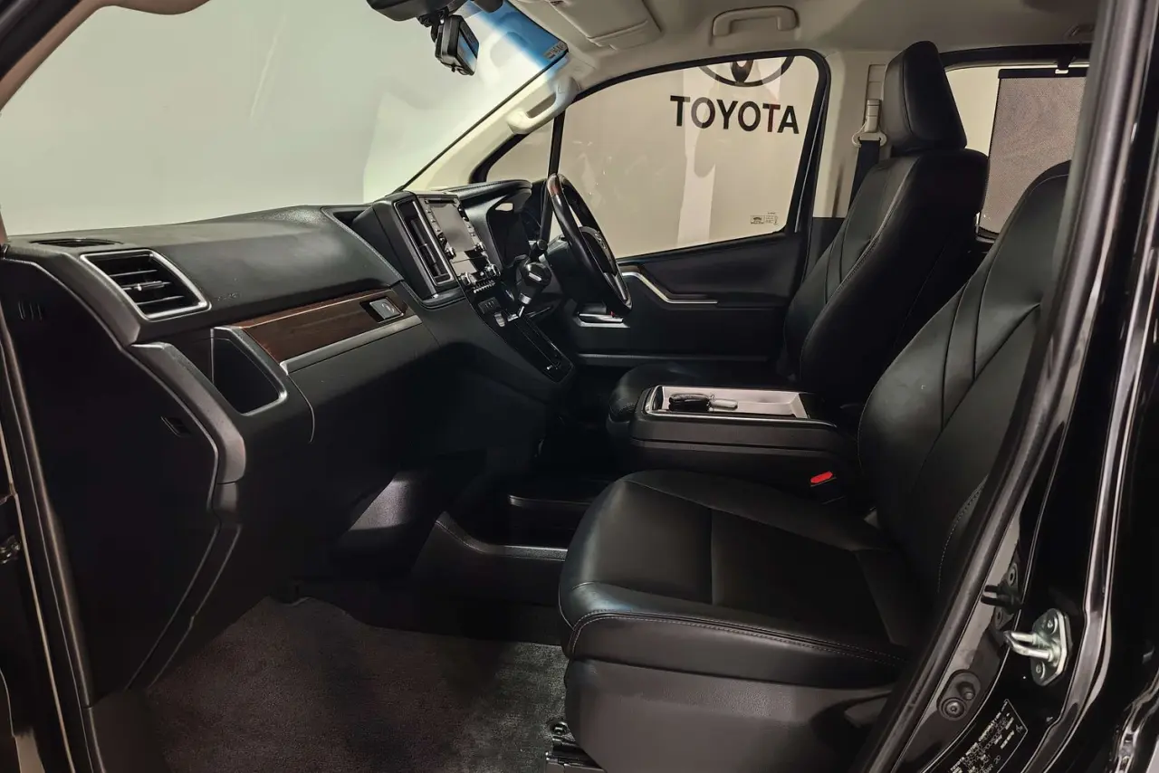 2020 Toyota Granvia Gallery Image 16