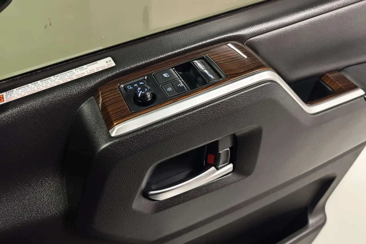 2020 Toyota Granvia Gallery Image 23