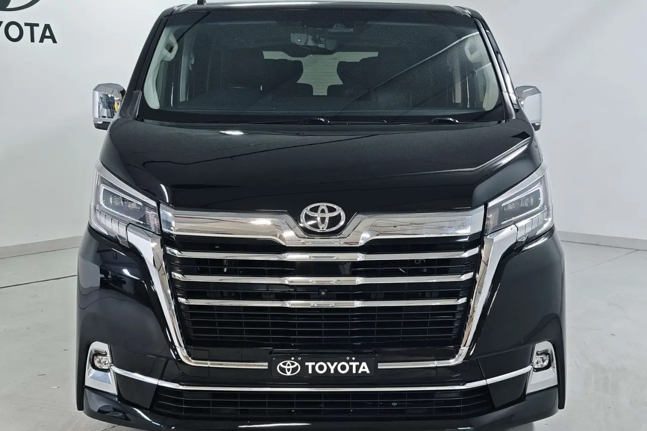 2020 Toyota Granvia Gallery Image 3