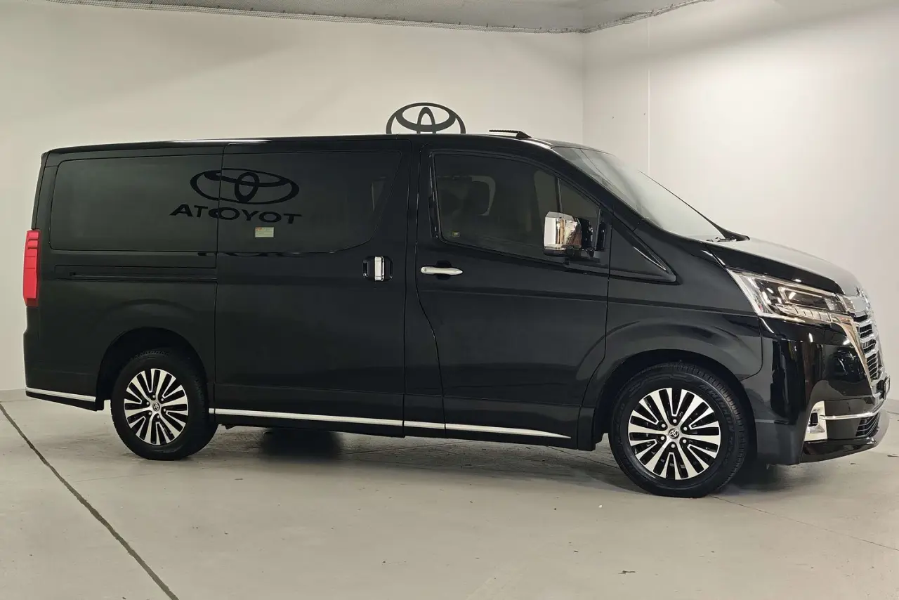 2020 Toyota Granvia Gallery Image 4