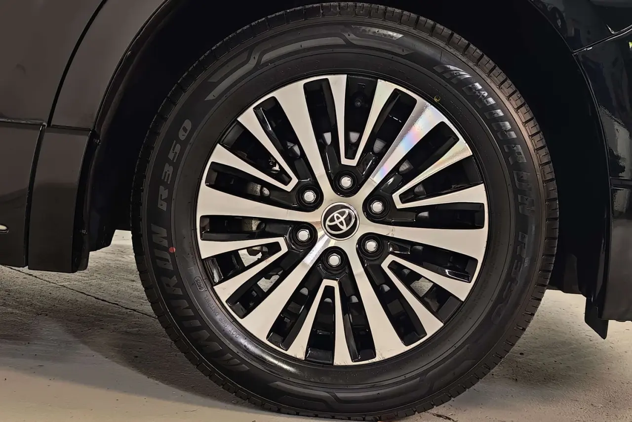 2020 Toyota Granvia Gallery Image 5