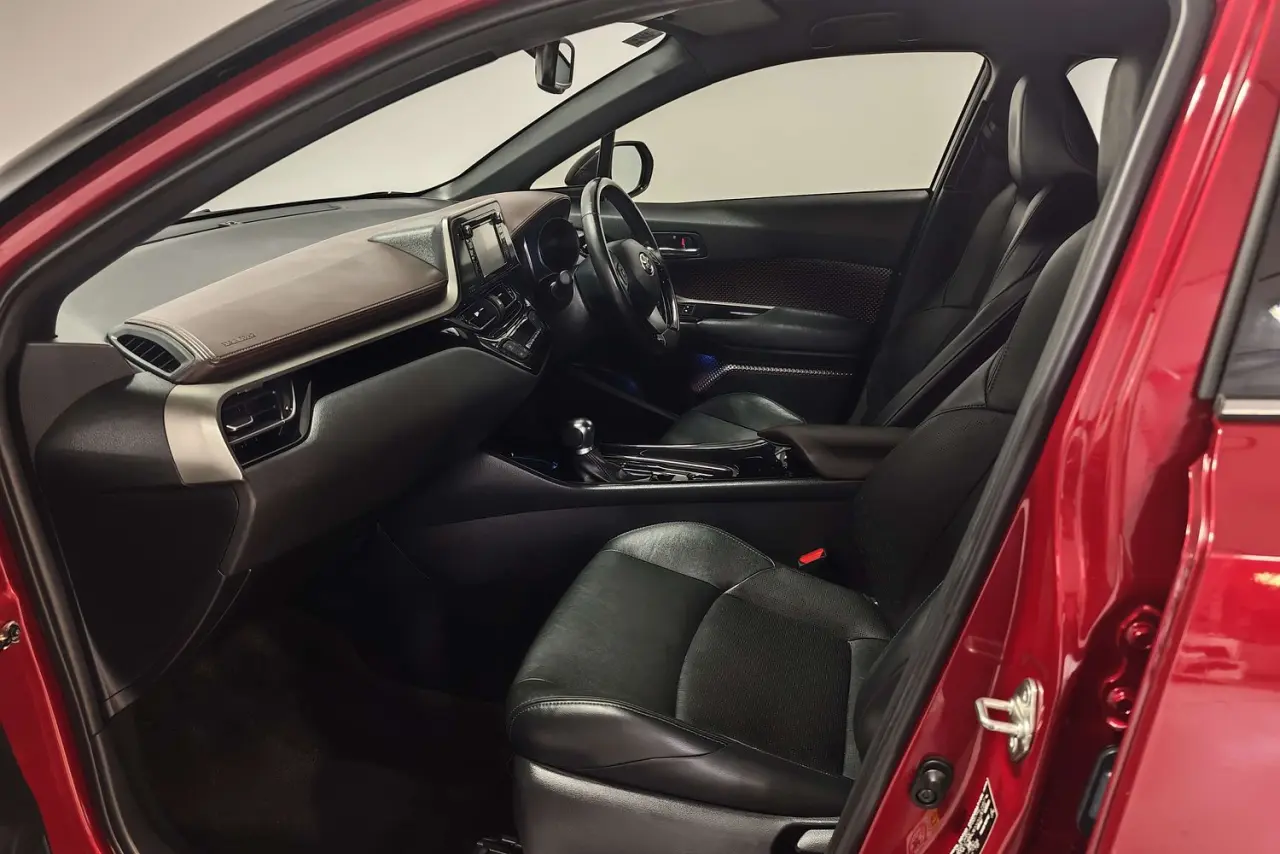 2018 Toyota C-HR Gallery Image 14