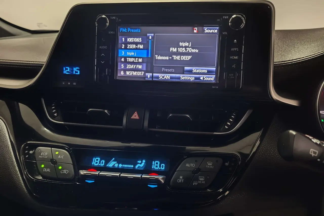 2018 Toyota C-HR Gallery Image 18