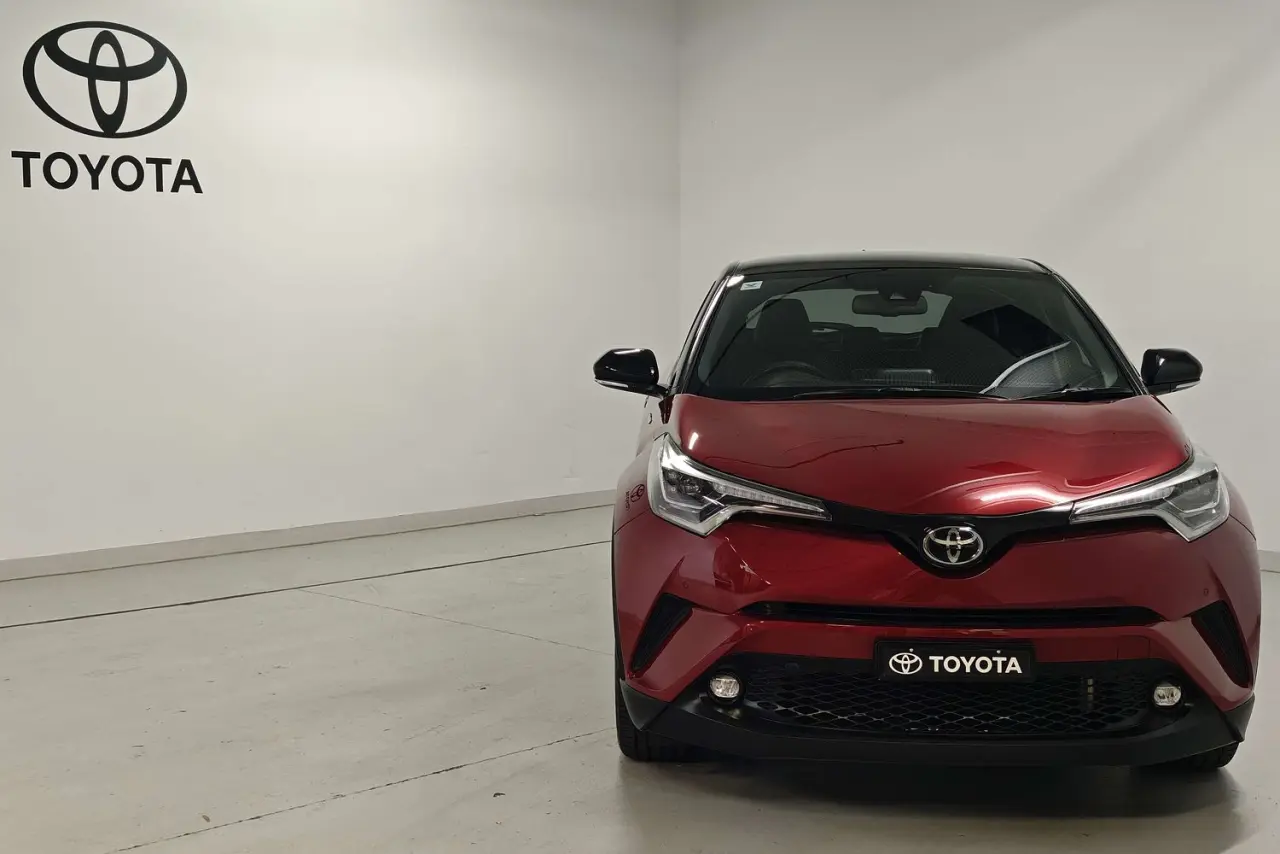 2018 Toyota C-HR Gallery Image 2