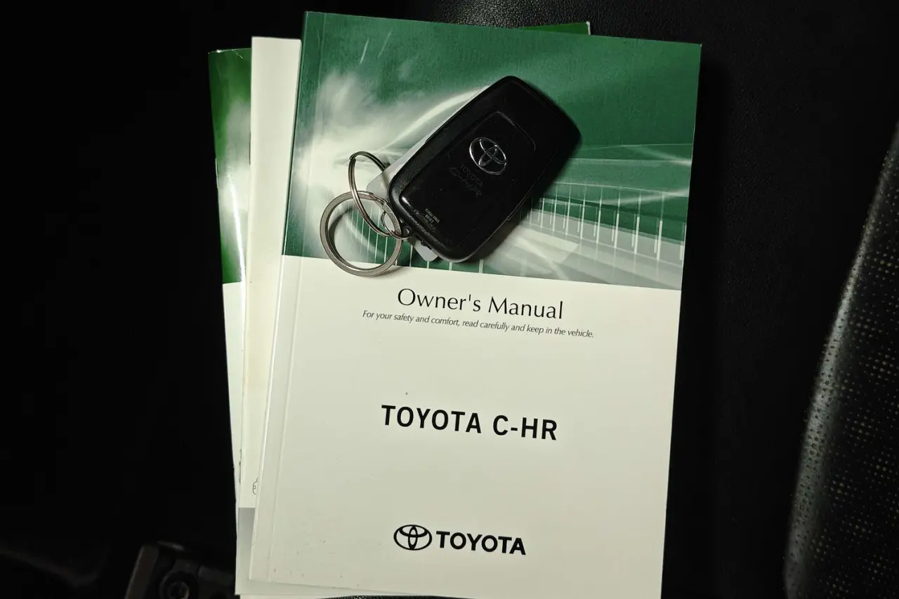 2018 Toyota C-HR Gallery Image 21