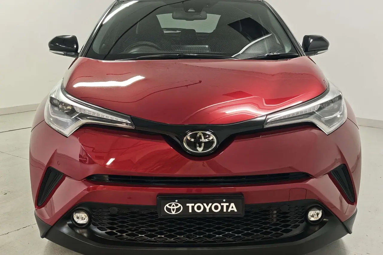 2018 Toyota C-HR Gallery Image 3