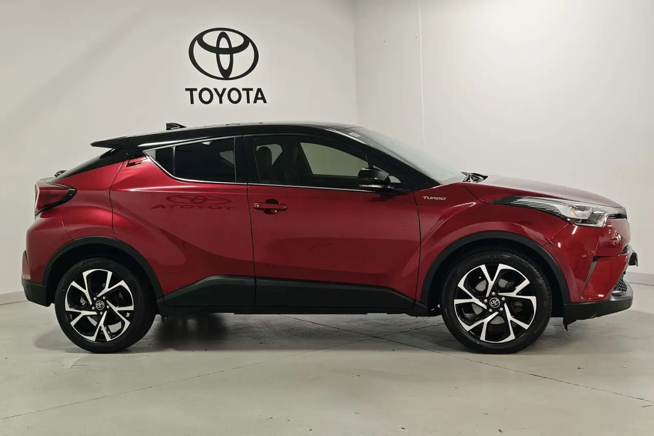 2018 Toyota C-HR Gallery Image 4