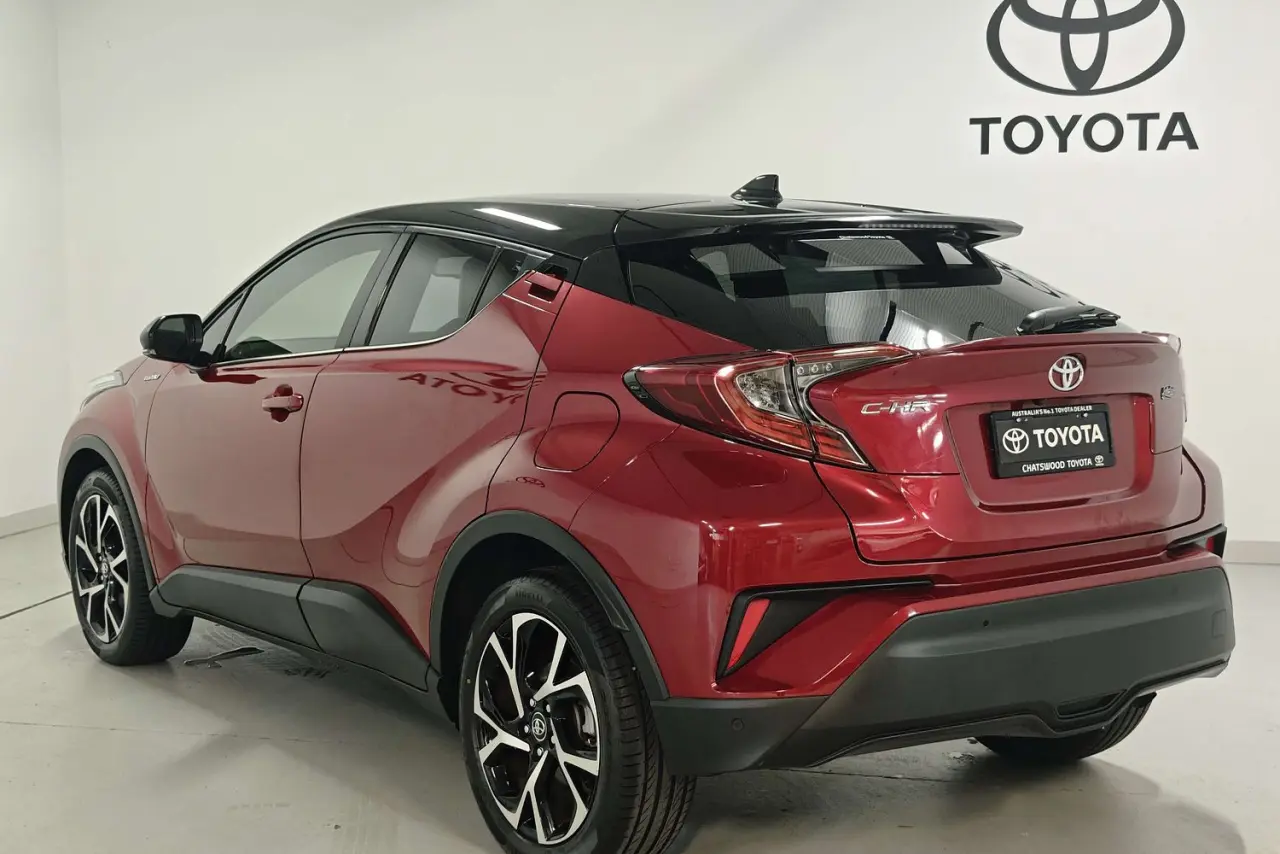 2018 Toyota C-HR Gallery Image 6