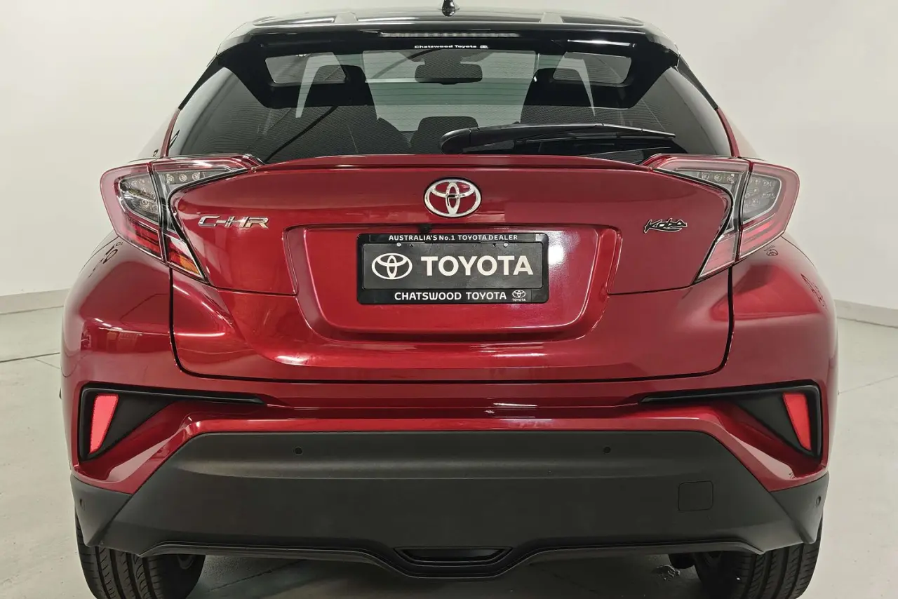 2018 Toyota C-HR Gallery Image 8