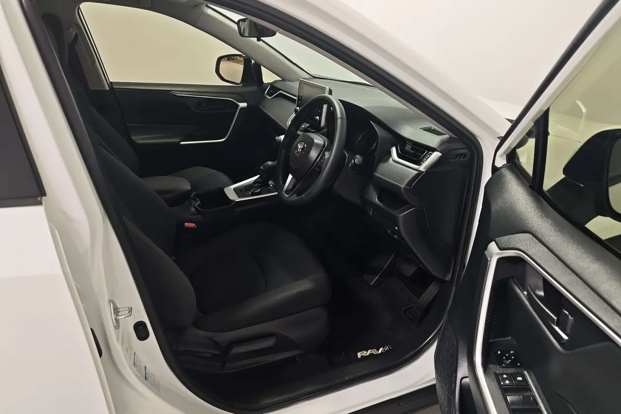 2022 Toyota RAV4 Gallery Image 10