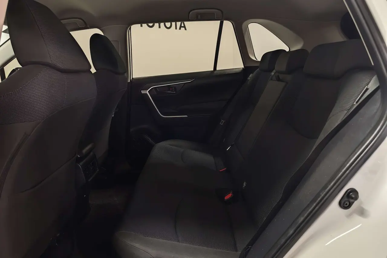 2022 Toyota RAV4 Gallery Image 13