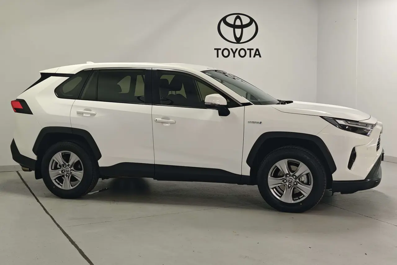 2022 Toyota RAV4 Gallery Image 4