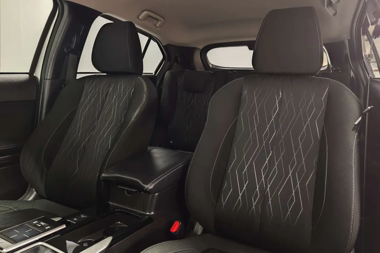 2020 Mitsubishi Eclipse Cross Gallery Image 15