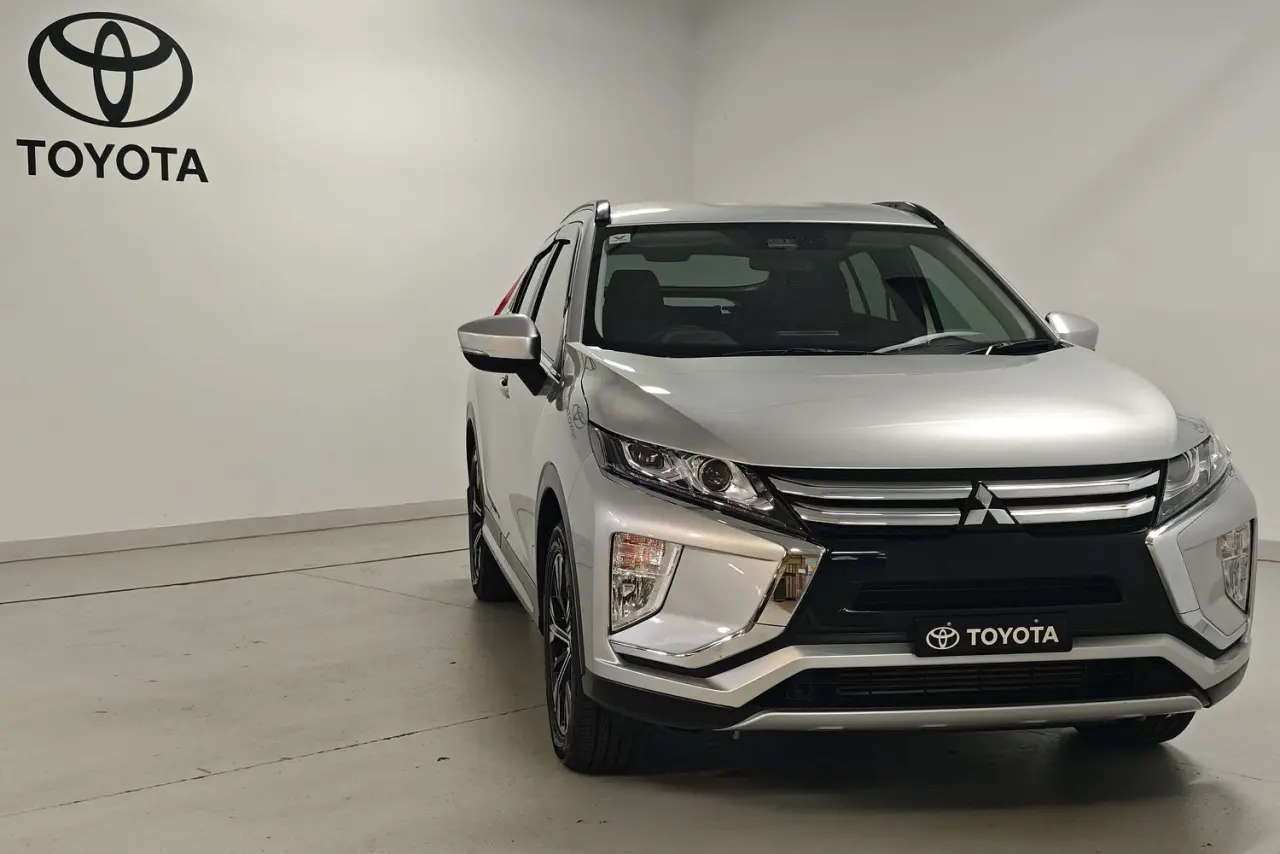 2020 Mitsubishi Eclipse Cross Gallery Image 2