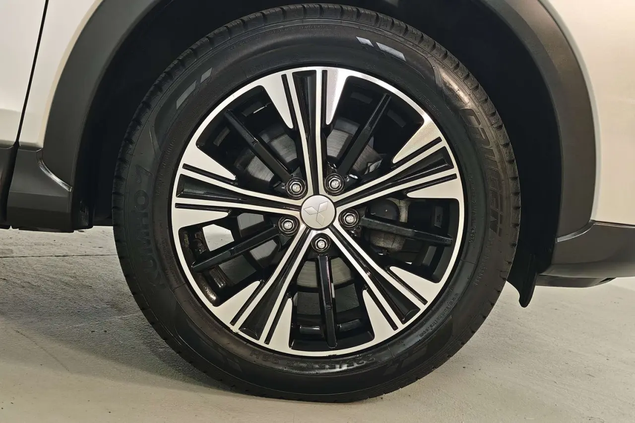 2020 Mitsubishi Eclipse Cross Gallery Image 5