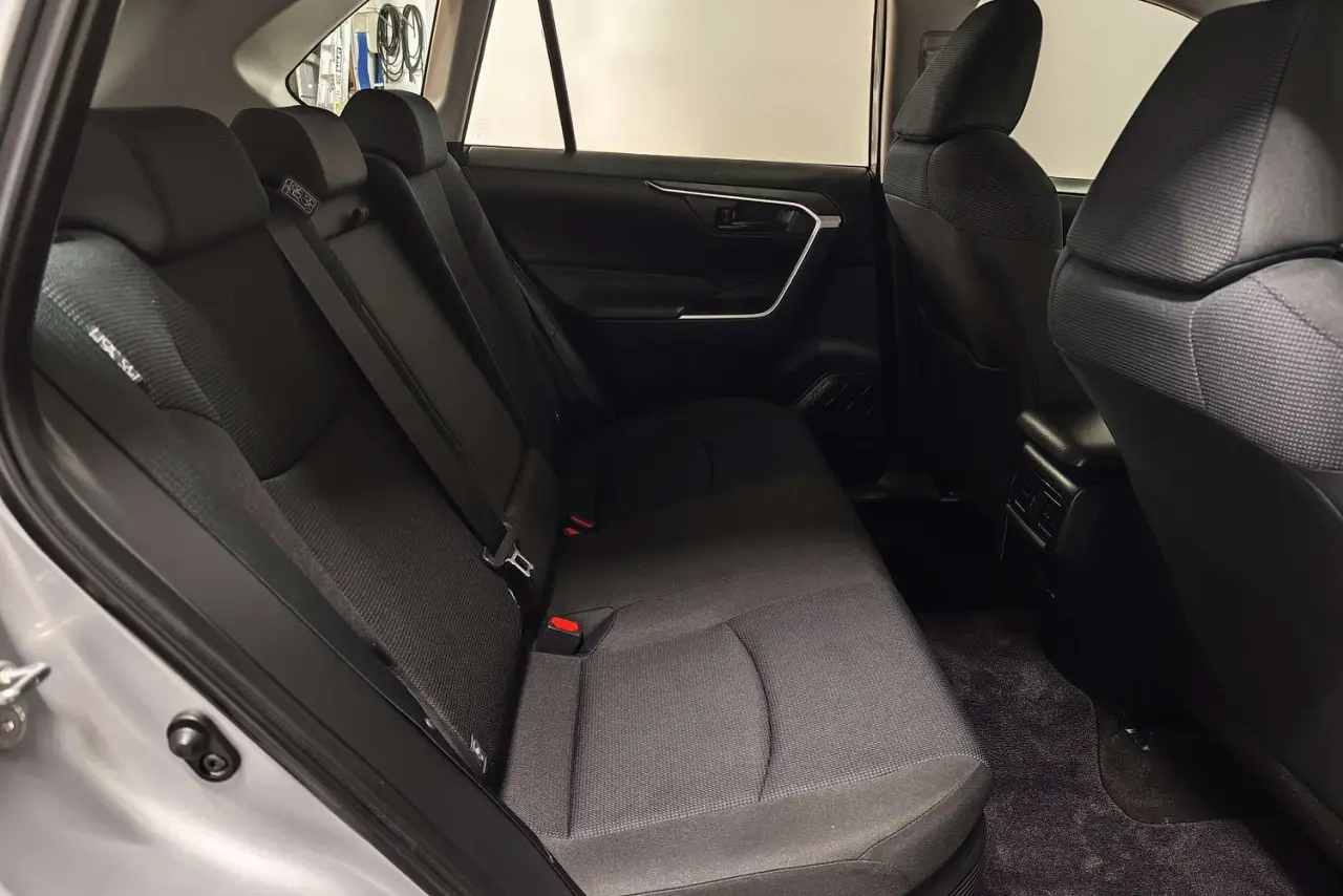 2025 Toyota RAV4 Gallery Image 11