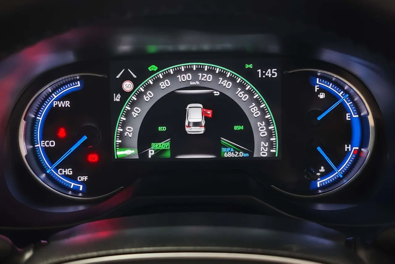 2025 Toyota RAV4 Gallery Image 17