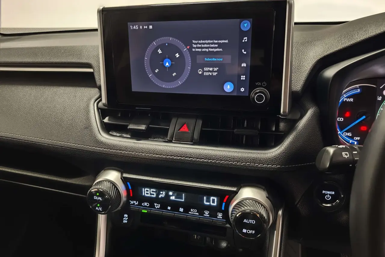 2025 Toyota RAV4 Gallery Image 18