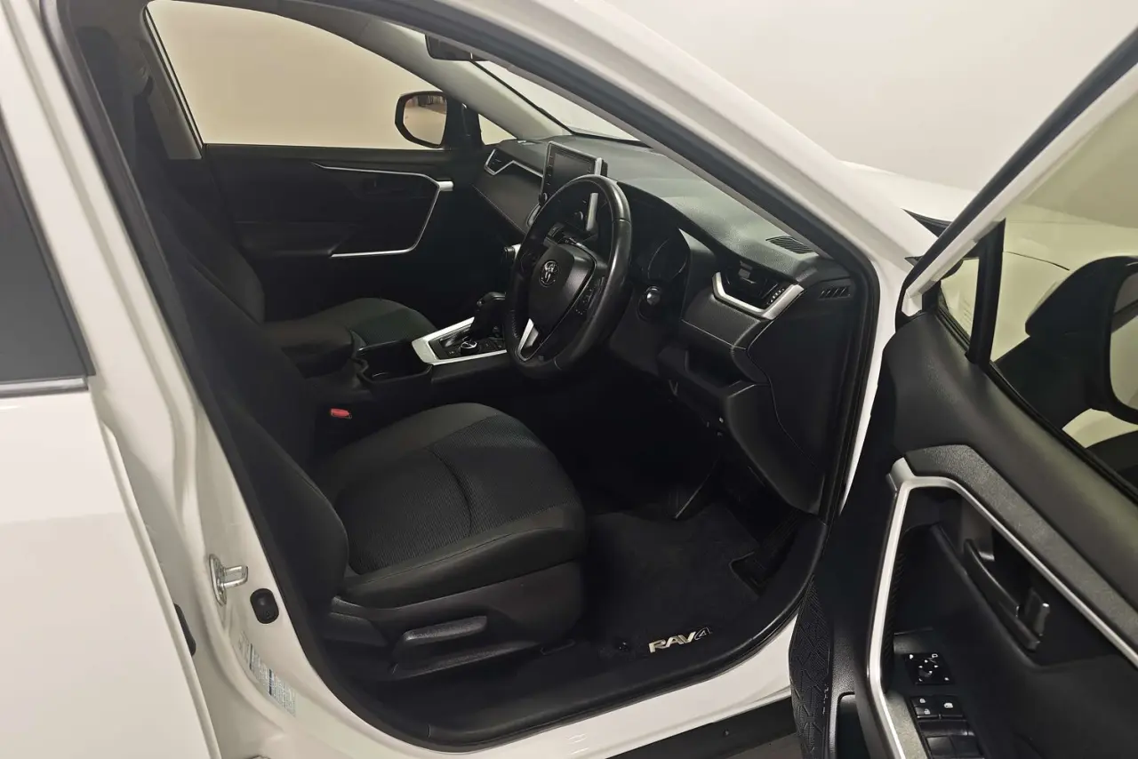 2022 Toyota RAV4 Gallery Image 10