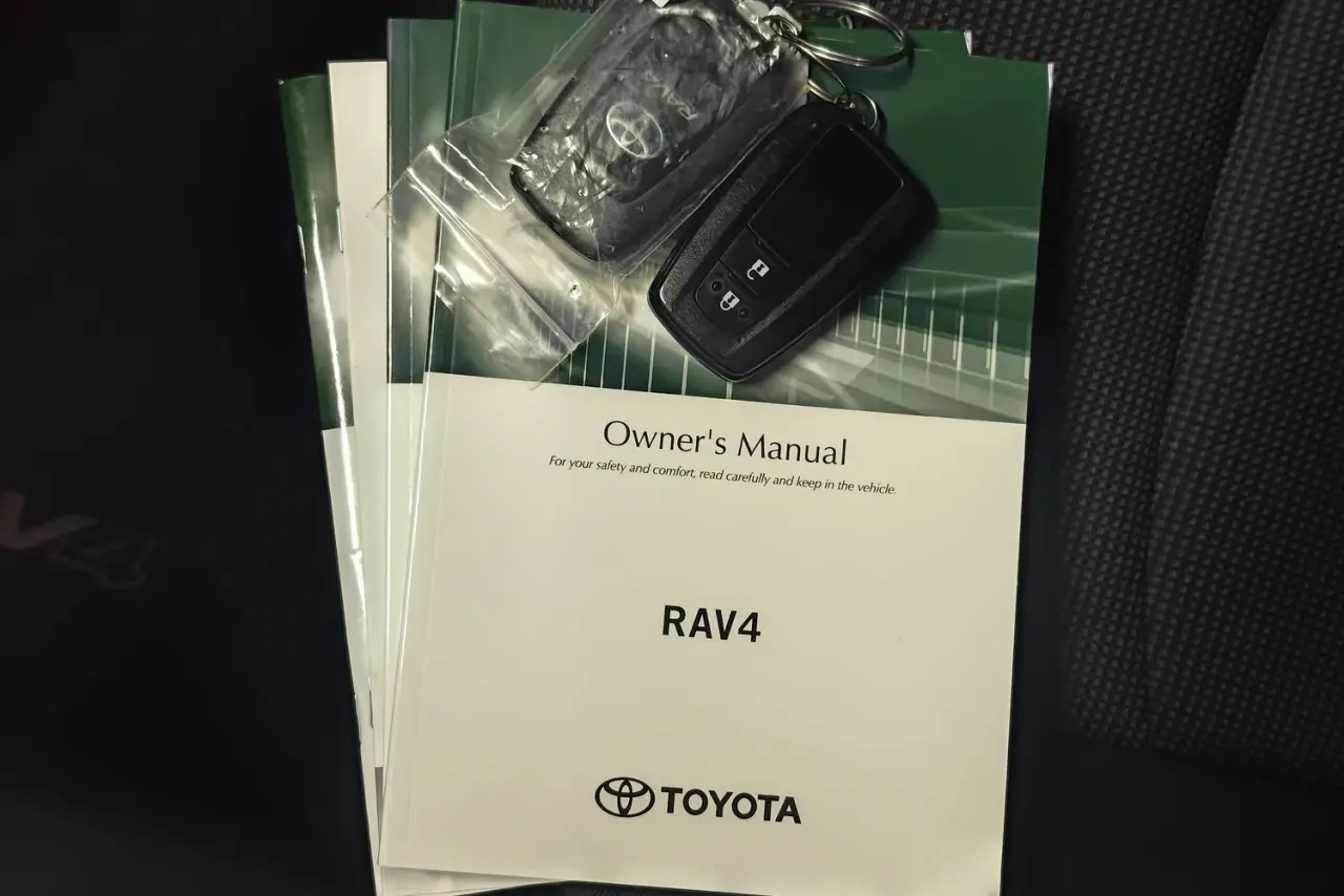 2022 Toyota RAV4 Gallery Image 21