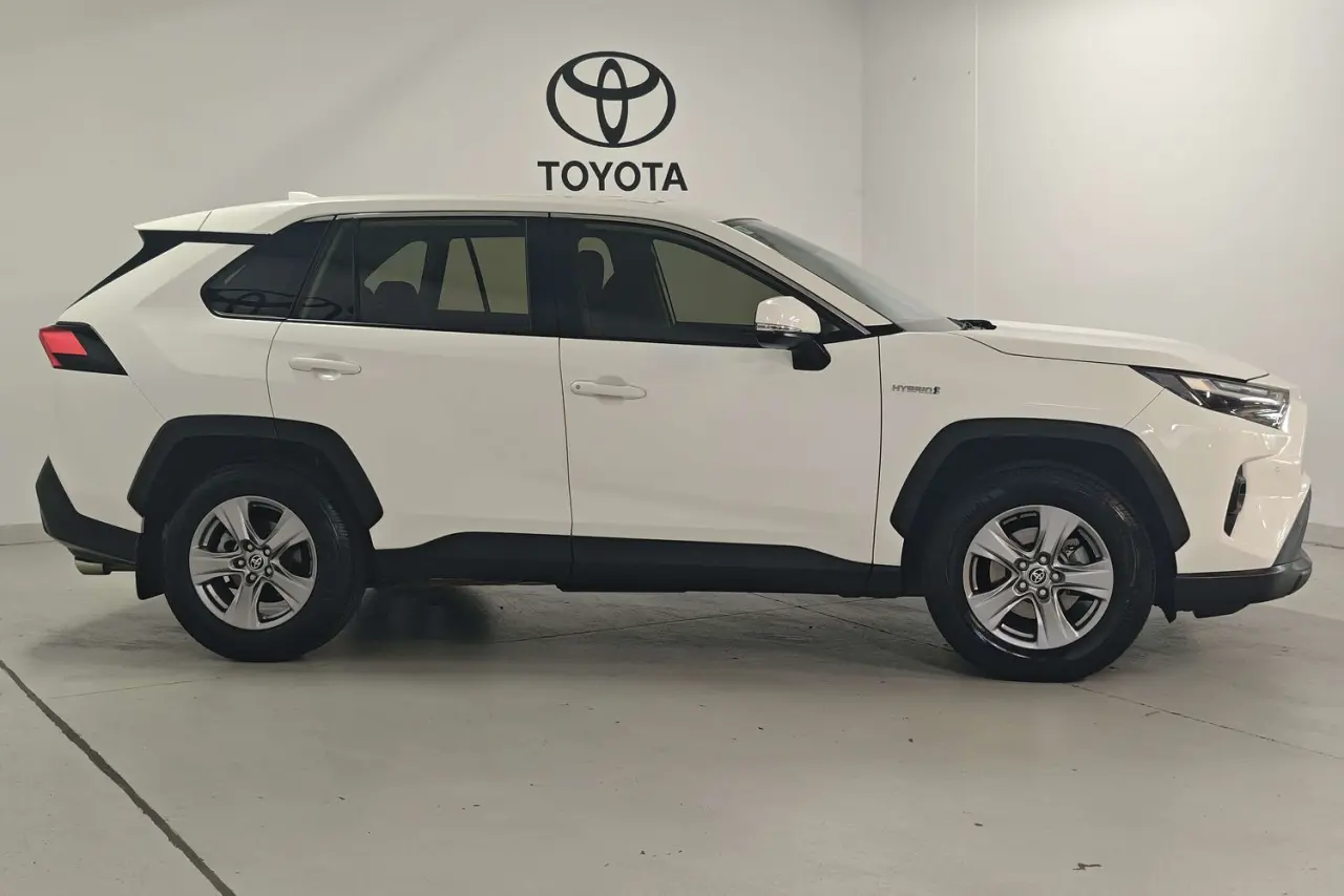 2022 Toyota RAV4 Gallery Image 4