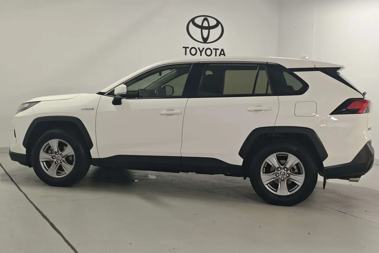 2022 Toyota RAV4 Gallery Image 9