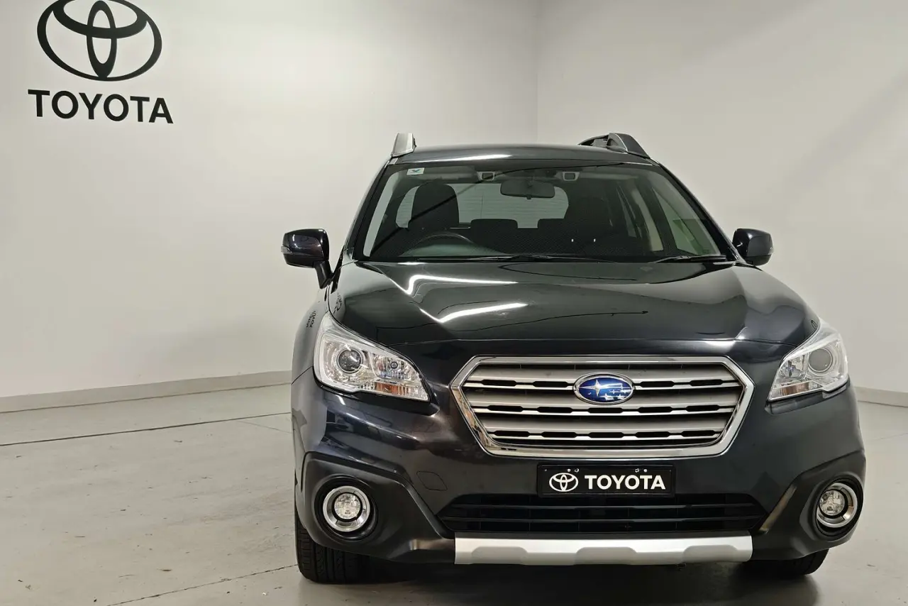 2017 Subaru Outback Gallery Image 2