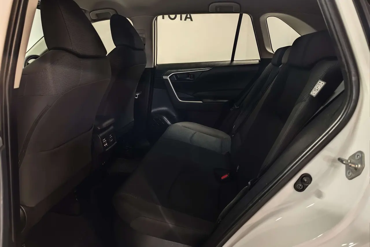 2022 Toyota RAV4 Gallery Image 13